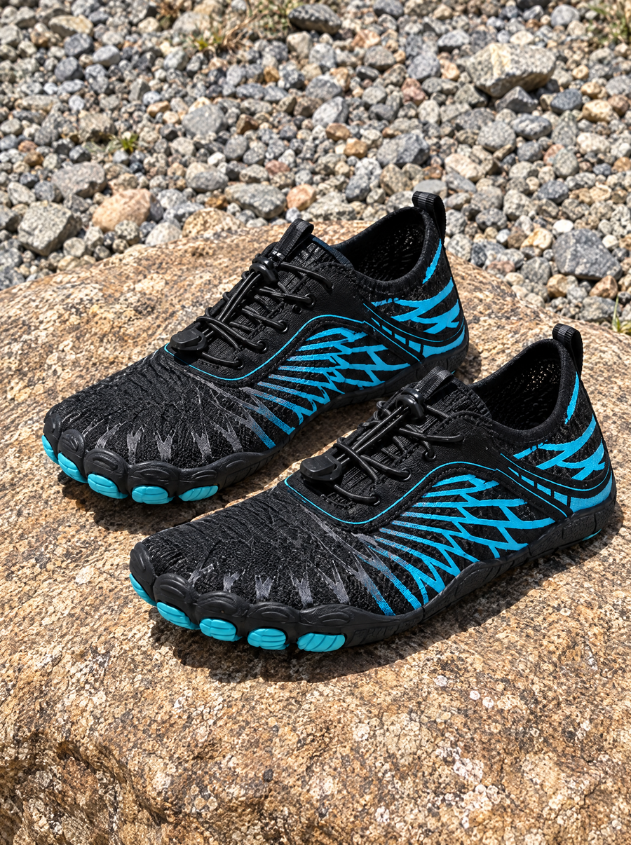 Dunefoot Pro in Blackblue on a rock